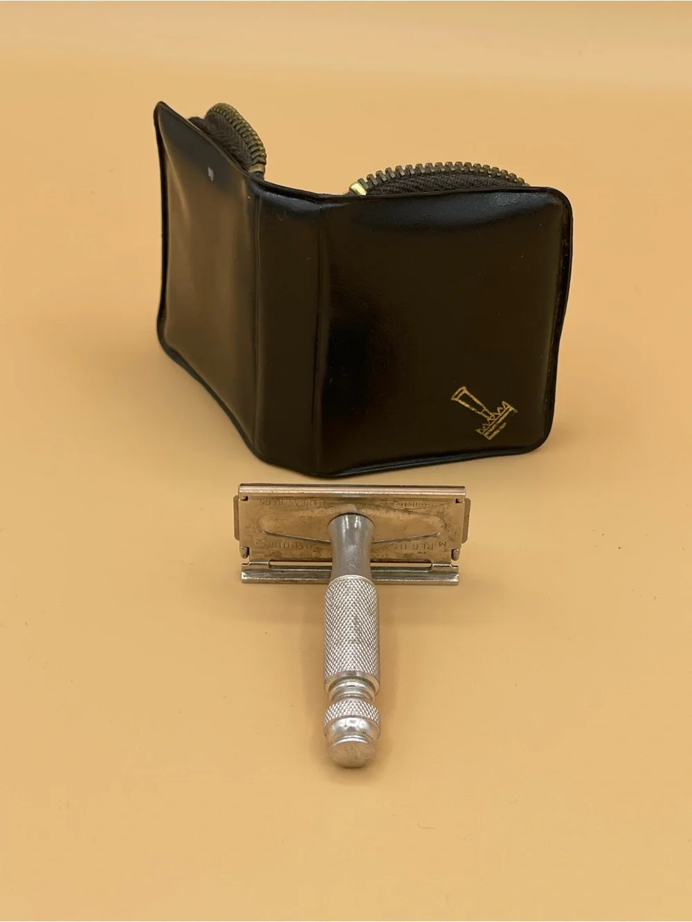 Gillette Men’s Double Edge Safety Razor Kit - Silver with Black Case